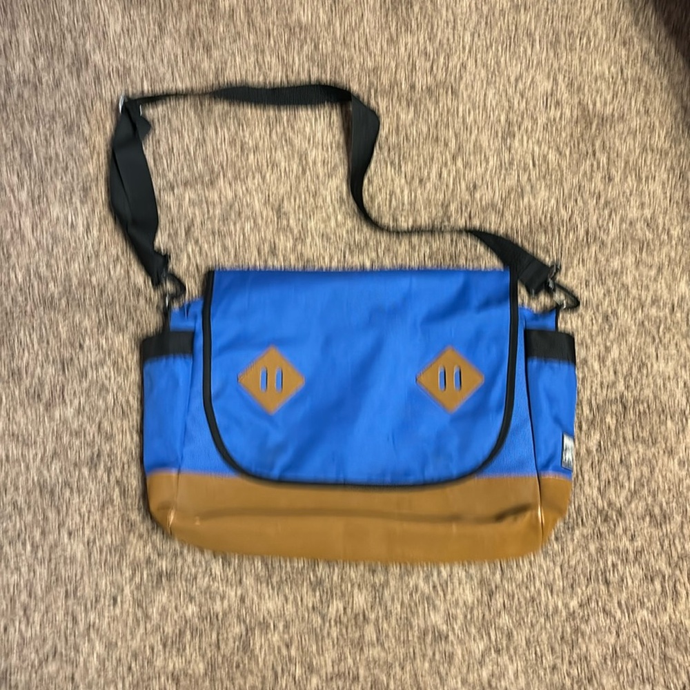 Mossimo blue and tan messenger laptop bag with strap and magnetic clasp